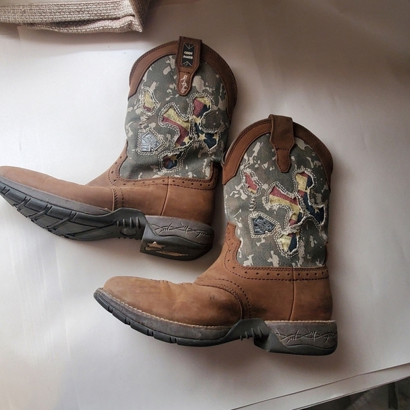 Cody James Brown and Gray Western Boots Camo. Sz 8.5 D . flag - Picture 15 of 16